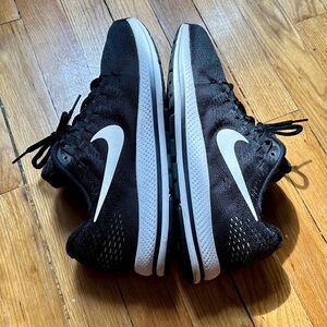 Nike Men's Black and White Sneakers